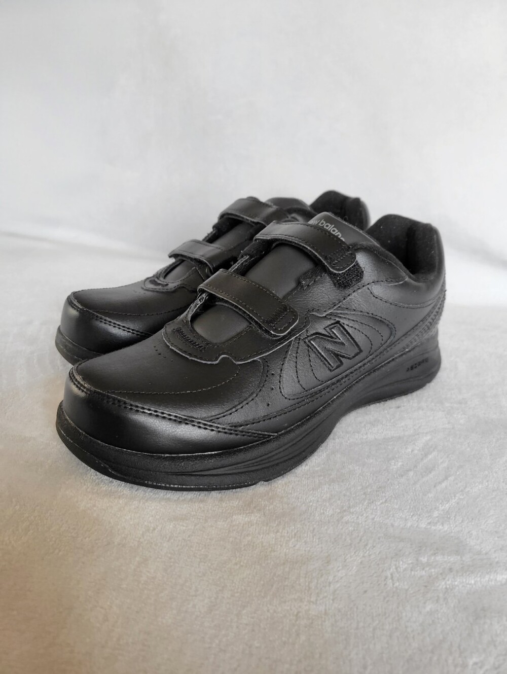 New Balance 577 Black Leather Walking Shoes Straps Size 8.5 B WW577VK